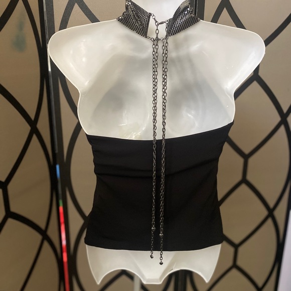 Express Keyhole Crop Top - Picture 3 of 8